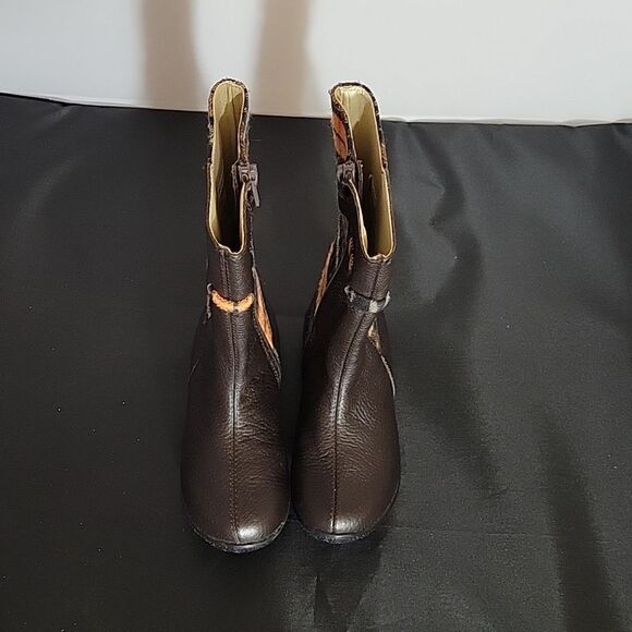 BRAND NEW UMI ROUND TOE ZIPPER CLOSURE TODDLERS BOOT - Picture 2 of 13